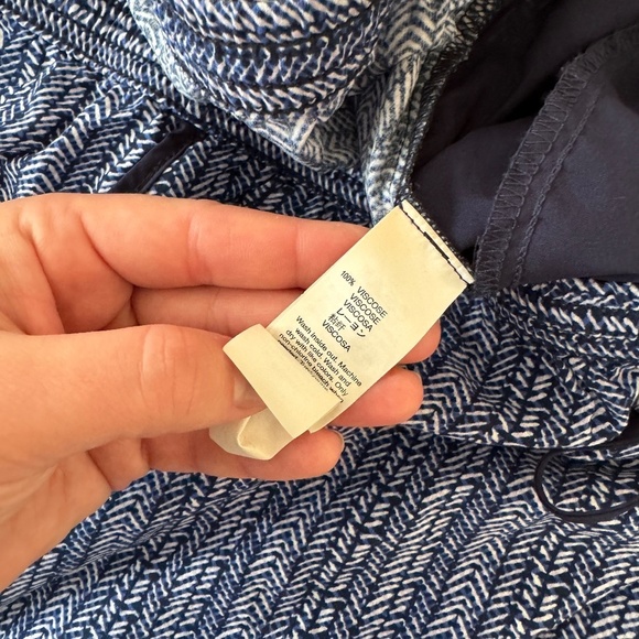 Gap Blue White Print Short - Picture 3 of 4